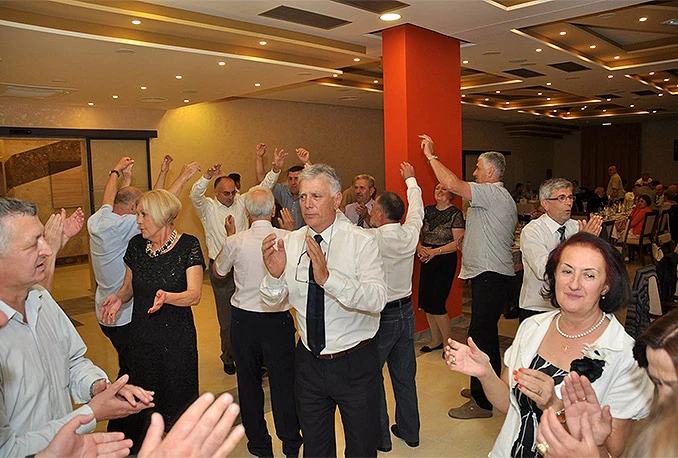 Kroz šalu i smijeh proslavili 40 godina mature