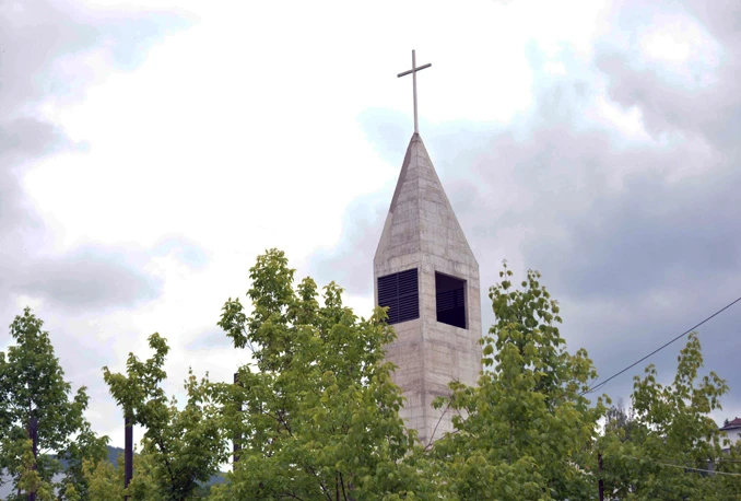 Zvono sa papine mise krasit će zvonik nove župne crkve na Grbavici