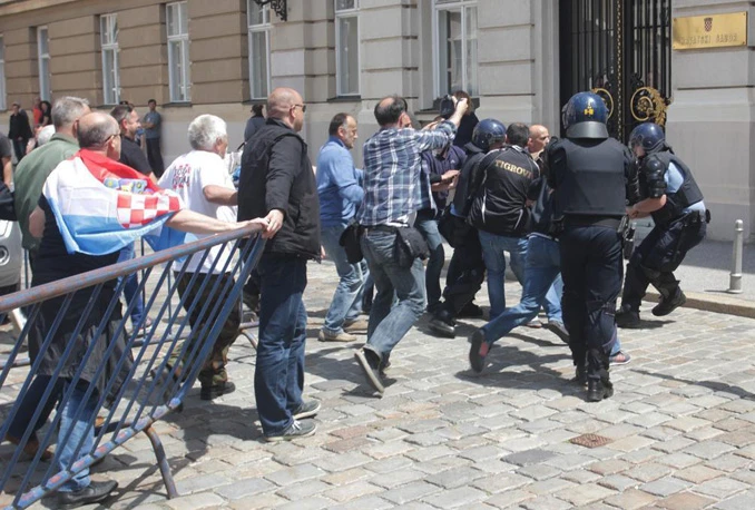 I dalje dramatično: Branitelji ponovno pokušali probiti policijski kordon