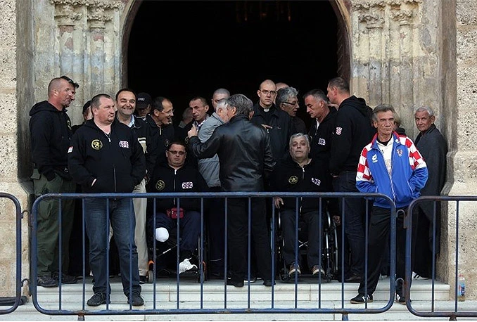 Hrvatski branitelji: Ne planiramo izaći iz crkve jer će nam životi biti ugroženi