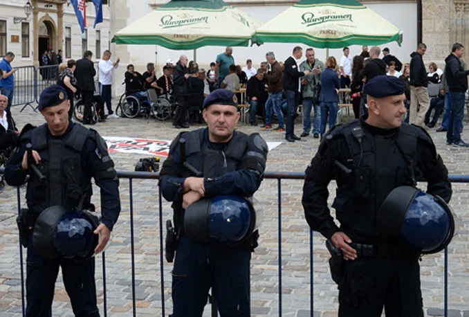 Ostojić najavio intervenciju policije ako se branitelji ne povuku sa trga