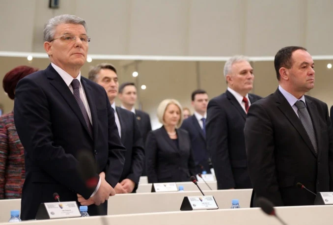 SNSD opet napustio sjednicu: Zastave i ratovi pred zastupnicima