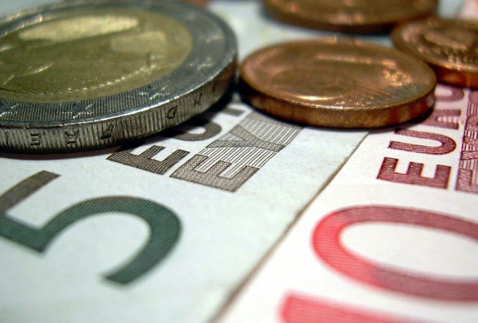 Trećina Europljana želi zamijeniti euro