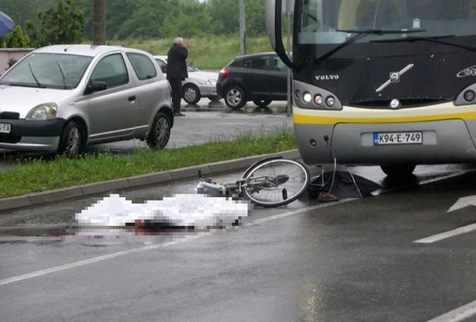 Slavonski Brod: Bosanskohercegovački autobus usmrtio biciklistu