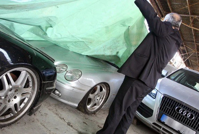 Prodaje se 215 rabljenih državnih automobila