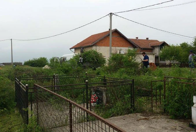 Muslimani i katolici zajedno čistili katoličko groblje u Bos. Petrovcu