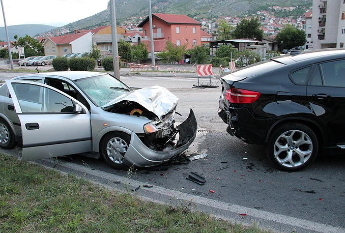 Mostar: Težak sudar na Bulevaru