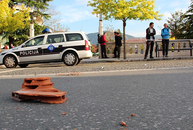 Mostar: Huliganski incident u središtu grada, dvoje ozlijeđenih