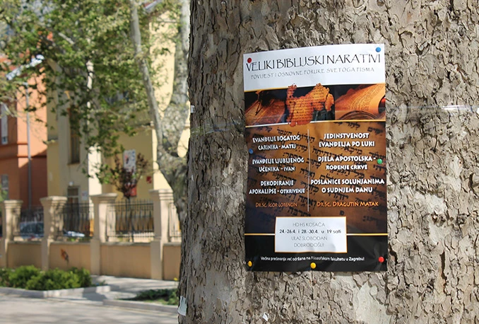 Mostarska stabla okovana plakatima i smrtovnicama