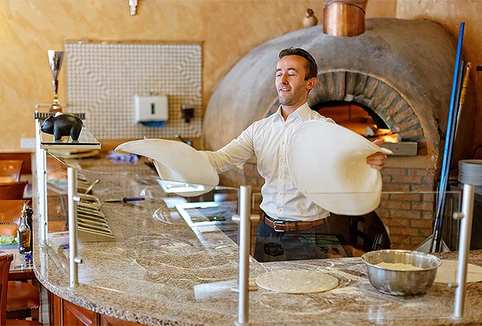 Smiljan Ćorić višestruki prvak Švicarske u akrobacijama s pizzom