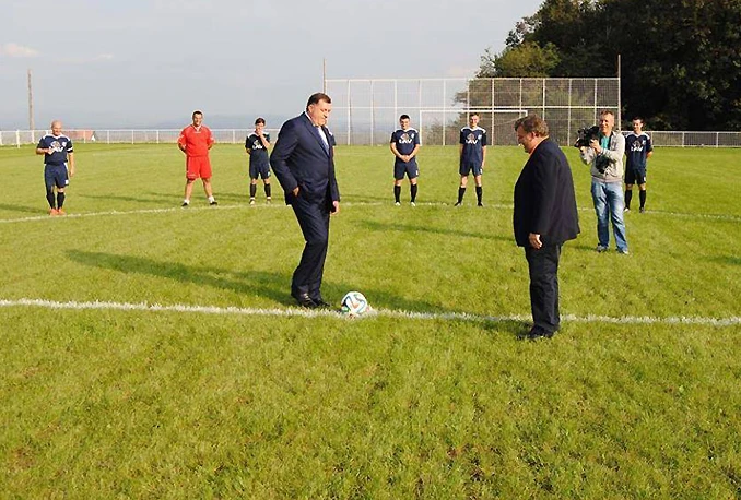 Jedna svadba i tisuće sahrana
