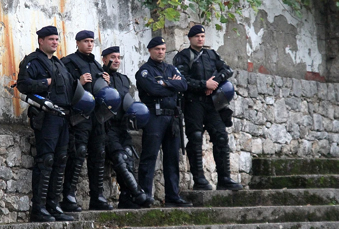 Privedeno 12 navijača zbog napada na izaslanstvo HNS-a