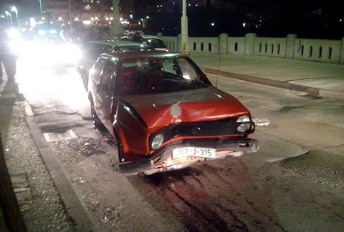 Mostar: Udario u drvo, pa se odbio na drugi automobil