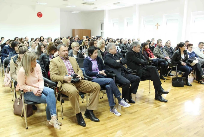 Današnje škole ne potiču kritičko razmišljanje, nego suhoparno memoriranje znanja
