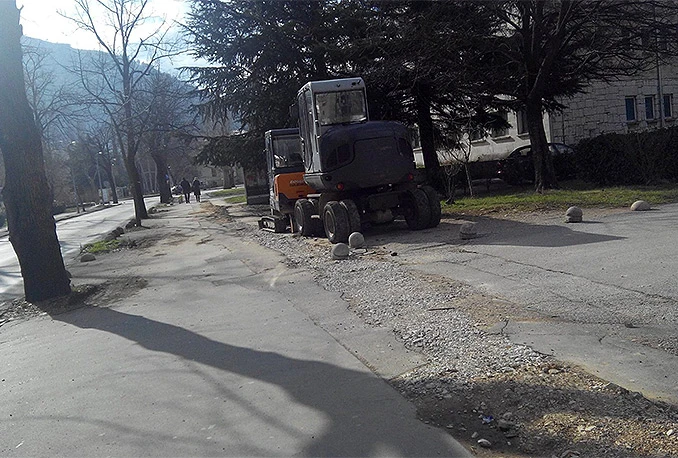 Mostar: Pločnici se ne krpe jer će se uskoro potpuno mijenjati?