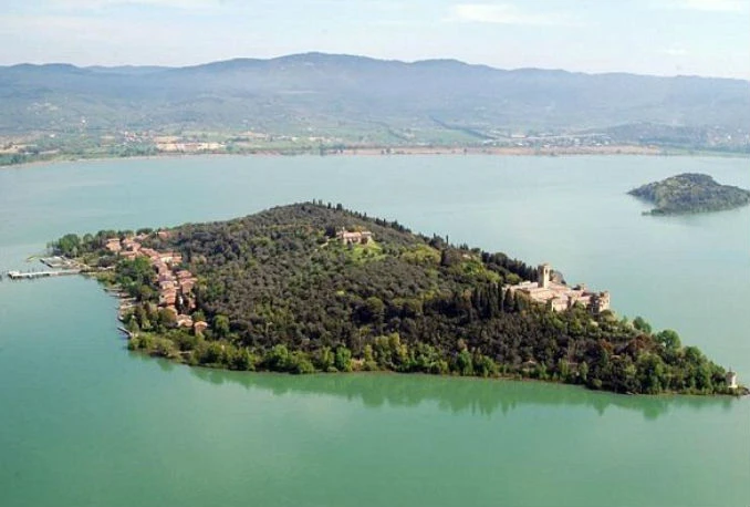 Teretni brod nasukao se na otočić Murvica, posada nije ozlijeđena