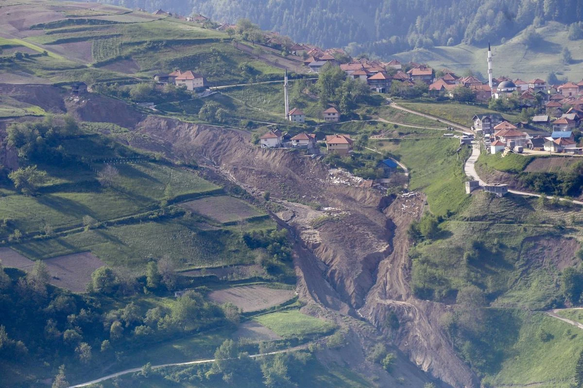 U Željeznom polju novo klizište, evakuirane tri obitelji