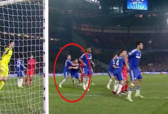 Chelseajevi braniči čuvali jedan drugog dok je Silva zabijao pogodak