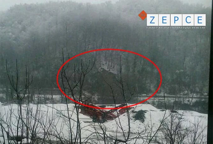 Prva žrtva vremenskih neprilika u BiH: Muškarac poginuo u vozilu koje je naišlo na odron