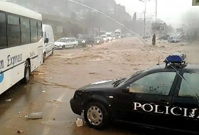Veliko nevrijeme zahvatilo i Crnu Goru, gradovi pod vodom
