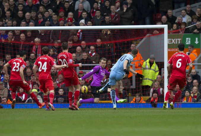 Liverpool slavio, Džeko zabio