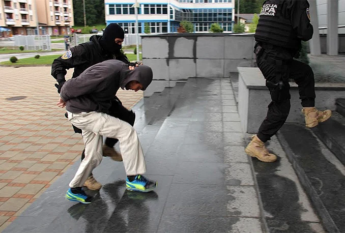 SIPA-in 'Čekić': Privedene tri osobe, predane Tužiteljstvu