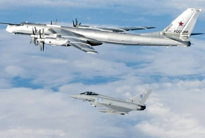 Britanski borbeni avioni otpratili dva ruska bombardera iz britanskog zračnog prostora