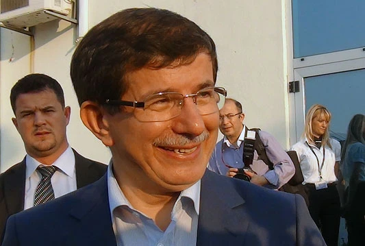 Turski premijer: Neka se polome ruke svakom tko ih digne na žene!