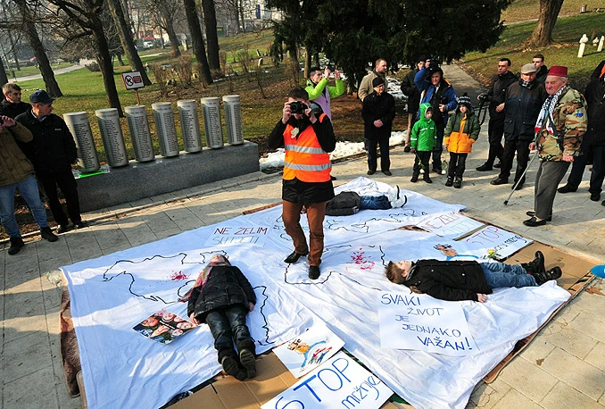 Bh. građani na prosvjedu zbog ubojstva muslimanskih studenata u SAD-u