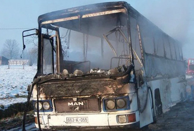 Autobus planuo u vožnji