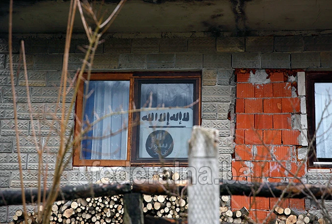 Zastava ISIL-a viori se Gornjoj Maoči