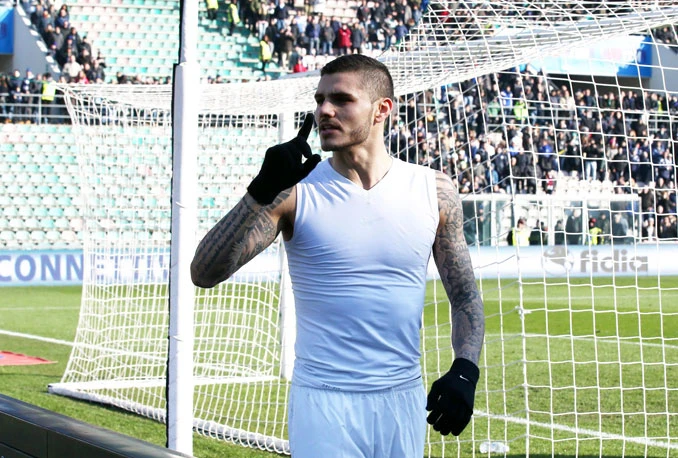 Kaos u Interu: Icardi bacio dres među navijače, oni mu ga vratili natrag!