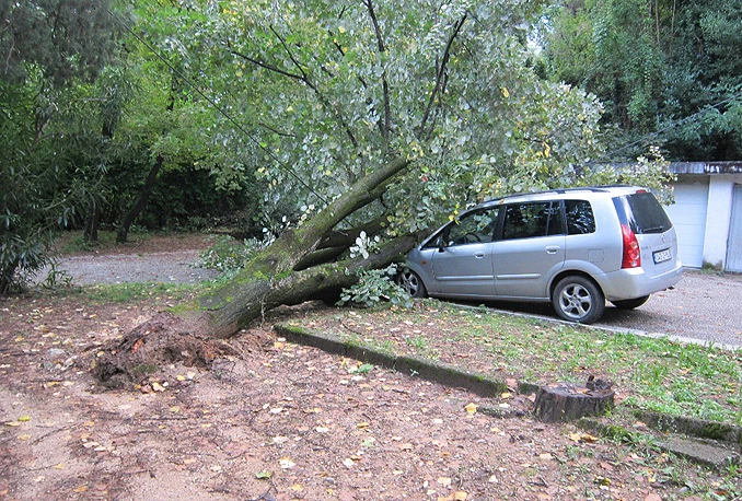 Olujno nevrijeme u Bosni; u Hercegovini redovite mjere za obranu od poplava