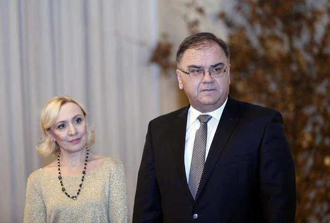 Ivanić o hrabrosti Tučića: Ili oružje ili plin