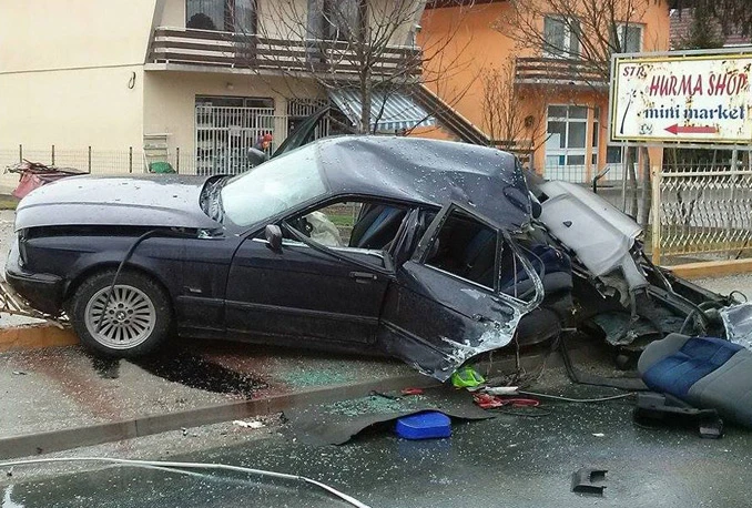 Autobus prepolovio BMW