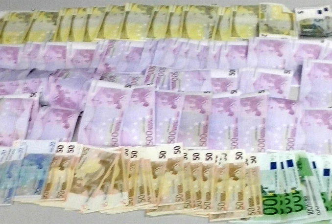 Koreanka pokušala otići iz BiH s 10.000 neprijavljenih eura