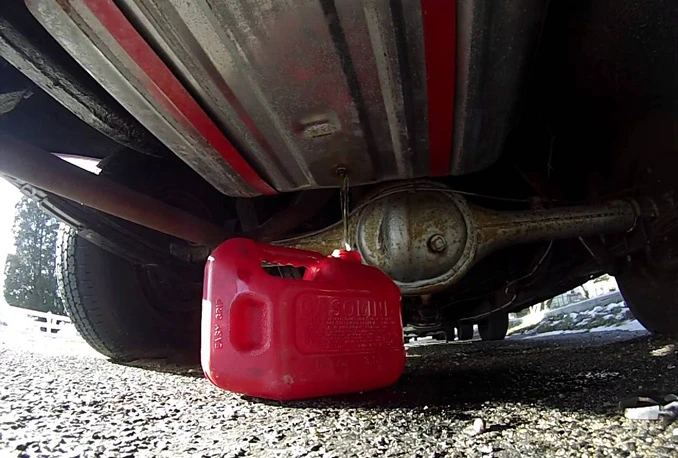 Iz autobusa ukradeno 300 litara goriva