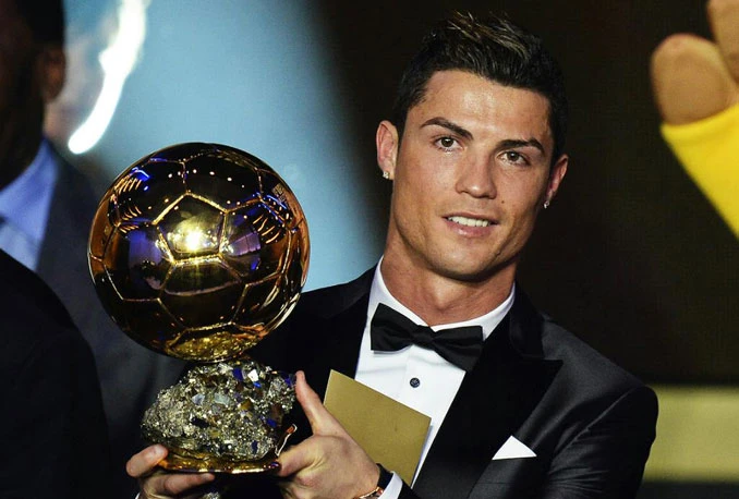 Cristiano Ronaldo opet dobio Zlatnu loptu!