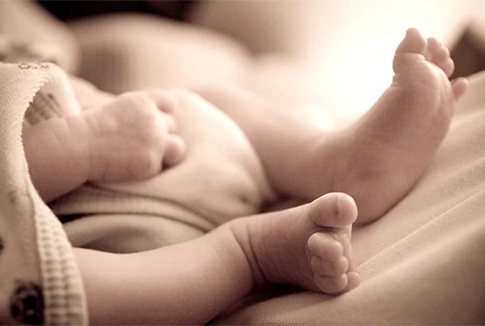 Načelnik grada u Francuskoj zabranio ukop romske bebe