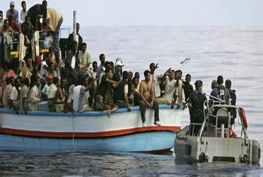 Još jedan napušteni brod s 450 imigranata pluta na ulazu u Jadran