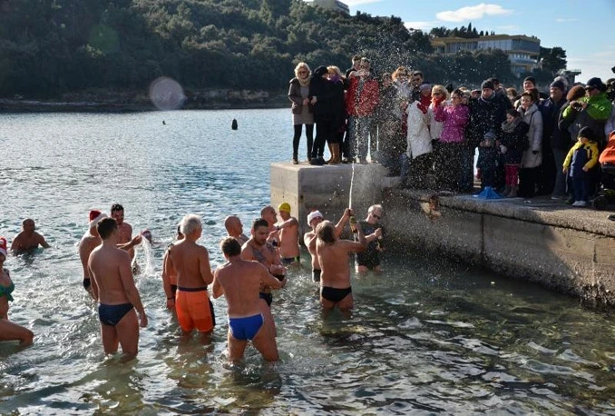 Na Jadranu kupanje u minusima