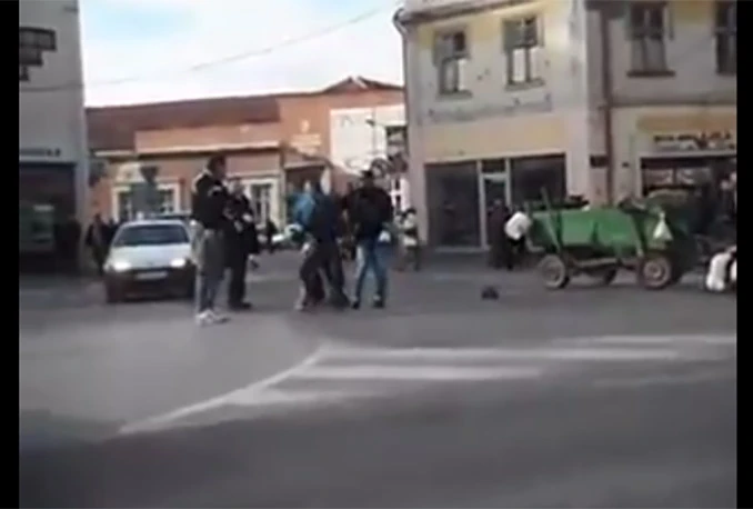U centru grada pretukli čovjeka koji je udarao konja