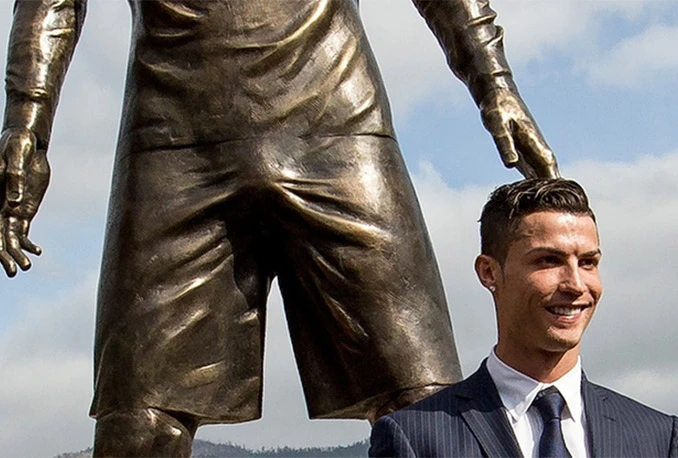Cristiano Ronaldo dobio brončani kip