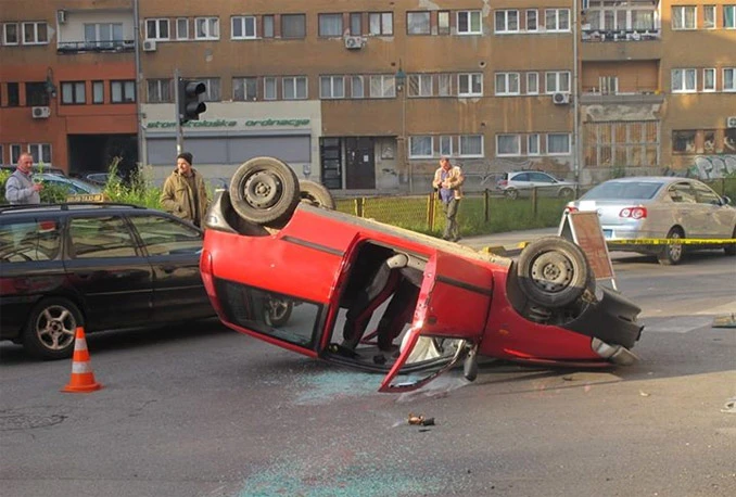 Sarajevo: Fiata prevrnuli na krov