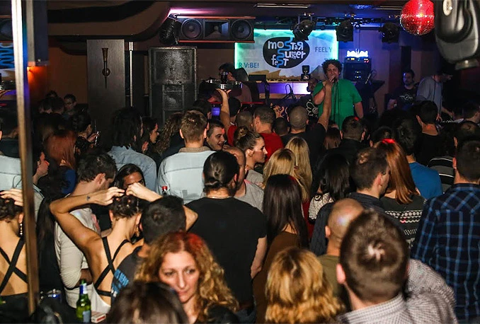 Sjajna atmosfera na sinoćnjem nastupu benda T.B.F u Mostaru!