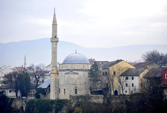 Naplaćivanje i zračenje džamija u Mostaru