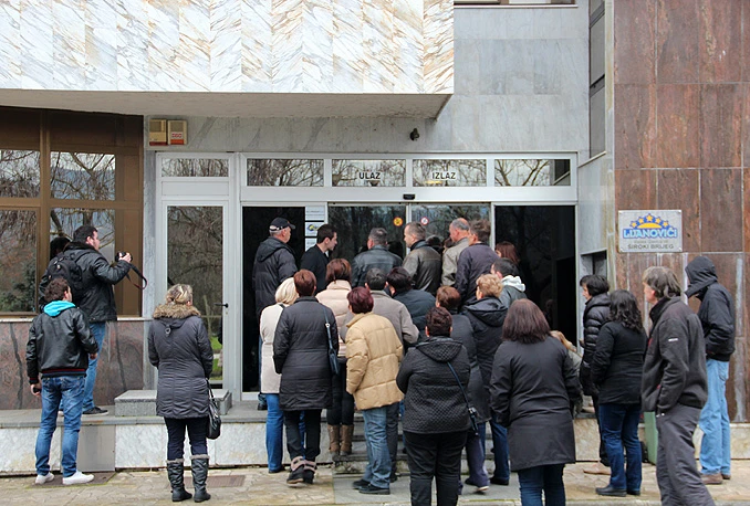 Radnici prenoćili pred tvrtkom: Lijanovići odnijeli računala i papire