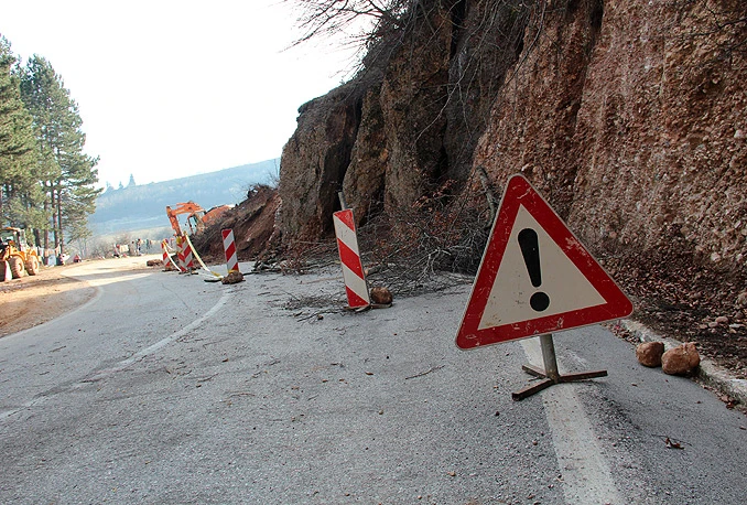 Klizište usporilo promet između Mostara i Nevesinja