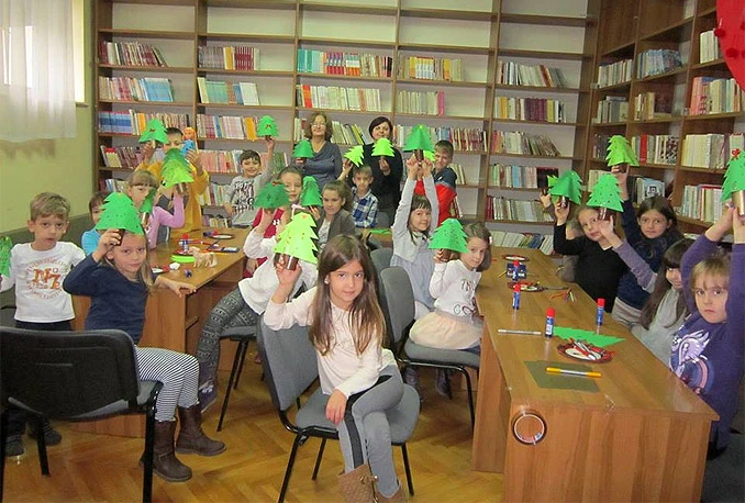 Maleni Mostarci napravili svoje božićno drvce