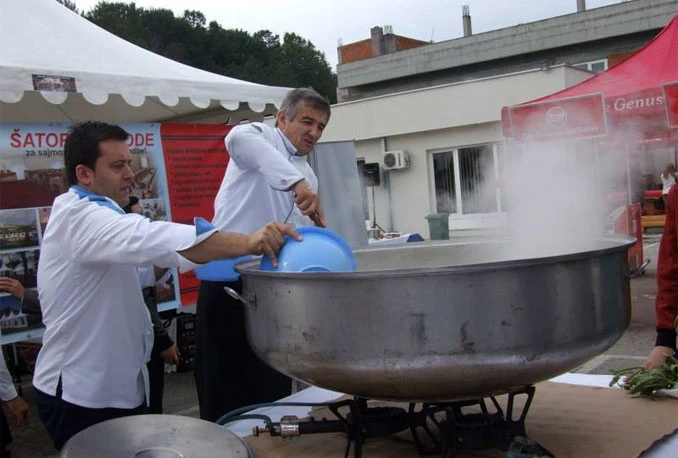 Proizvodi se šerpa za rekordersku begovu čorbu